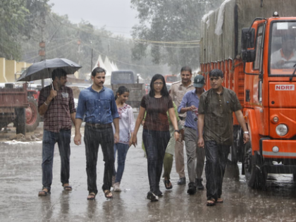 Delhi-NCR drenched: Heavy downpour brings relief from heat, but city chokes on traffic snarls | Delhi-NCR drenched: Heavy downpour brings relief from heat, but city chokes on traffic snarls Delhi-NCR drenched: Heavy downpour brings relief from heat, but city chokes on traffic snarls | Delhi-NCR drenched: Heavy downpour brings relief from heat, but city chokes on traffic snarls
