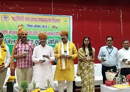 Madhya Pradesh: NBHM boosts scientific beekeeping, paves way for self-reliance of Neemuch youths | Madhya Pradesh: NBHM boosts scientific beekeeping, paves way for self-reliance of Neemuch youths Madhya Pradesh: NBHM boosts scientific beekeeping, paves way for self-reliance of Neemuch youths | Madhya Pradesh: NBHM boosts scientific beekeeping, paves way for self-reliance of Neemuch youths