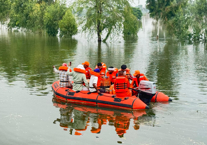 Haryana village sends daily relief trucks to Punjab amid own flood crisis | Haryana village sends daily relief trucks to Punjab amid own flood crisis Haryana village sends daily relief trucks to Punjab amid own flood crisis | Haryana village sends daily relief trucks to Punjab amid own flood crisis
