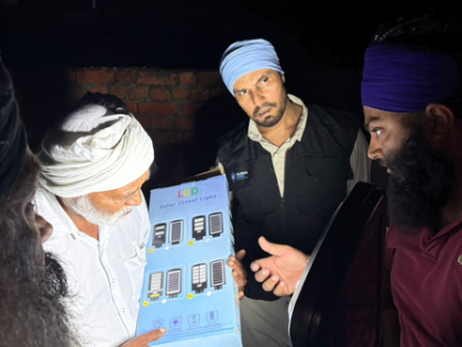 Randeep Hooda flies to Punjab to support flood-hit families | Randeep Hooda flies to Punjab to support flood-hit families Randeep Hooda flies to Punjab to support flood-hit families | Randeep Hooda flies to Punjab to support flood-hit families