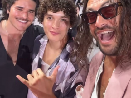 Jason Momoa flaunts pink toenails on Venice red carpet | Jason Momoa flaunts pink toenails on Venice red carpet Jason Momoa flaunts pink toenails on Venice red carpet | Jason Momoa flaunts pink toenails on Venice red carpet