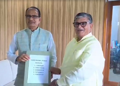 Punjab Governor submits flood report to Shivraj Singh Chouhan | Punjab Governor submits flood report to Shivraj Singh Chouhan Punjab Governor submits flood report to Shivraj Singh Chouhan | Punjab Governor submits flood report to Shivraj Singh Chouhan