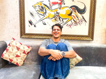 ‘Art Connoisseur’ Vijay Varma gets iconic Bollywood painting in his living room | ‘Art Connoisseur’ Vijay Varma gets iconic Bollywood painting in his living room ‘Art Connoisseur’ Vijay Varma gets iconic Bollywood painting in his living room | ‘Art Connoisseur’ Vijay Varma gets iconic Bollywood painting in his living room