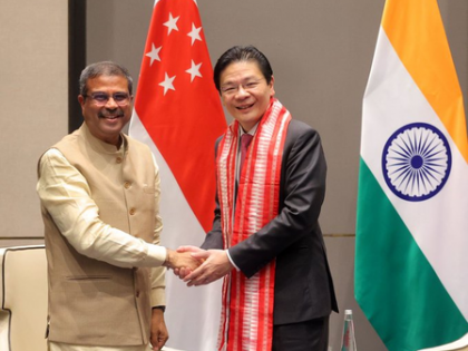 Singapore PM bats for boosting education and skill development cooperation with India | Singapore PM bats for boosting education and skill development cooperation with India Singapore PM bats for boosting education and skill development cooperation with India | Singapore PM bats for boosting education and skill development cooperation with India