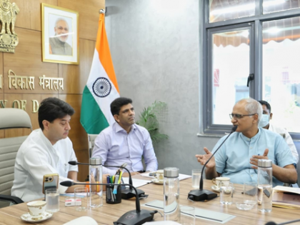 Jyotiraditya Scindia reviews quarterly performance of telecom PSUs | Jyotiraditya Scindia reviews quarterly performance of telecom PSUs Jyotiraditya Scindia reviews quarterly performance of telecom PSUs | Jyotiraditya Scindia reviews quarterly performance of telecom PSUs