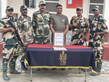 BSF seizes fake currency valued at Rs 1.99 lakh along India-Bangladesh border in West Bengal's Malda | BSF seizes fake currency valued at Rs 1.99 lakh along India-Bangladesh border in West Bengal's Malda BSF seizes fake currency valued at Rs 1.99 lakh along India-Bangladesh border in West Bengal's Malda | BSF seizes fake currency valued at Rs 1.99 lakh along India-Bangladesh border in West Bengal's Malda