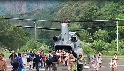 3 IAF Chinooks airlift 135 Manimahesh devotees to safety in Himachal | 3 IAF Chinooks airlift 135 Manimahesh devotees to safety in Himachal 3 IAF Chinooks airlift 135 Manimahesh devotees to safety in Himachal | 3 IAF Chinooks airlift 135 Manimahesh devotees to safety in Himachal