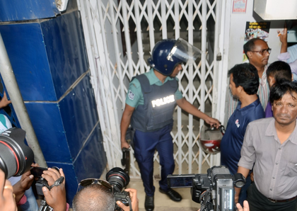 Another Awami League leader, along with 7 others, arrested in Bangladesh | Another Awami League leader, along with 7 others, arrested in Bangladesh
