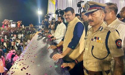 Maha: Grand farewell to Ganapati Bappa amid huge processions | Maha: Grand farewell to Ganapati Bappa amid huge processions Maha: Grand farewell to Ganapati Bappa amid huge processions | Maha: Grand farewell to Ganapati Bappa amid huge processions