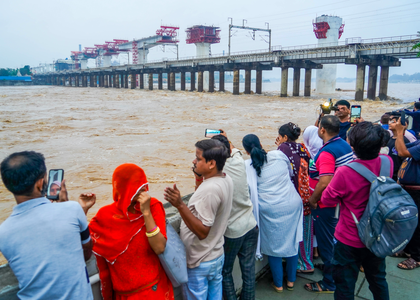 'Red alert' issued for heavy rainfall in Gujarat | 'Red alert' issued for heavy rainfall in Gujarat 'Red alert' issued for heavy rainfall in Gujarat | 'Red alert' issued for heavy rainfall in Gujarat