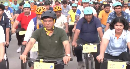 Fit India-Sundays on Cycle with 'Garv se Swadeshi' theme sees massive participation | Fit India-Sundays on Cycle with 'Garv se Swadeshi' theme sees massive participation Fit India-Sundays on Cycle with 'Garv se Swadeshi' theme sees massive participation | Fit India-Sundays on Cycle with 'Garv se Swadeshi' theme sees massive participation
