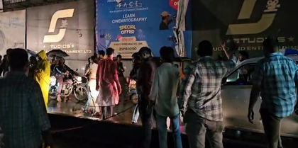 One dead as high-tension wire falls on Ganpati procession trolley in Mumbai | One dead as high-tension wire falls on Ganpati procession trolley in Mumbai