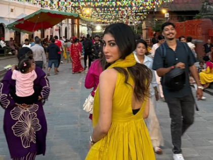Mouni Roy indulges in piping hot momos during her holy trip to Pashupatinath | Mouni Roy indulges in piping hot momos during her holy trip to Pashupatinath Mouni Roy indulges in piping hot momos during her holy trip to Pashupatinath | Mouni Roy indulges in piping hot momos during her holy trip to Pashupatinath
