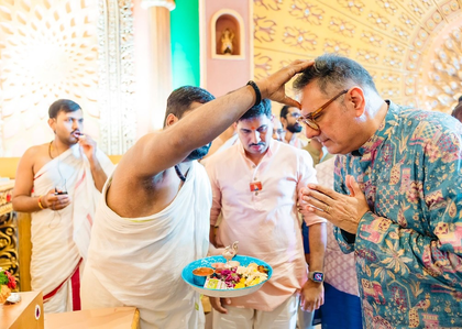 Boman Irani offers prayers at Bhau Rangari Ganeshji in Pune, calls the experience 'magical' | Boman Irani offers prayers at Bhau Rangari Ganeshji in Pune, calls the experience 'magical' Boman Irani offers prayers at Bhau Rangari Ganeshji in Pune, calls the experience 'magical' | Boman Irani offers prayers at Bhau Rangari Ganeshji in Pune, calls the experience 'magical'