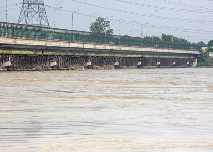 Yamuna water level at Old Railway Bridge falls to 205.47 metres | Yamuna water level at Old Railway Bridge falls to 205.47 metres Yamuna water level at Old Railway Bridge falls to 205.47 metres | Yamuna water level at Old Railway Bridge falls to 205.47 metres