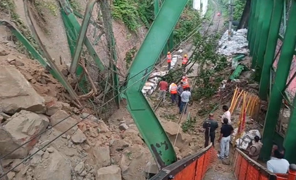 Landslide hits Haridwar's Mansa Devi hill, blocks railway traffic | Landslide hits Haridwar's Mansa Devi hill, blocks railway traffic Landslide hits Haridwar's Mansa Devi hill, blocks railway traffic | Landslide hits Haridwar's Mansa Devi hill, blocks railway traffic