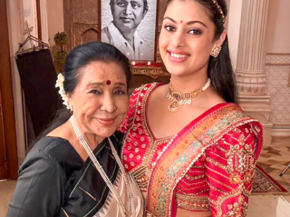 Asha Bhosale turns 92; granddaughter Zanai asks, “92 or 29?!” | Asha Bhosale turns 92; granddaughter Zanai asks, “92 or 29?!” Asha Bhosale turns 92; granddaughter Zanai asks, “92 or 29?!” | Asha Bhosale turns 92; granddaughter Zanai asks, “92 or 29?!”