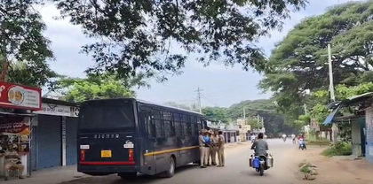 Dussehra invite to Banu Mushtaq: K'taka BJP workers detained ahead of 'Mysuru Chalo' protest | Dussehra invite to Banu Mushtaq: K'taka BJP workers detained ahead of 'Mysuru Chalo' protest Dussehra invite to Banu Mushtaq: K'taka BJP workers detained ahead of 'Mysuru Chalo' protest | Dussehra invite to Banu Mushtaq: K'taka BJP workers detained ahead of 'Mysuru Chalo' protest