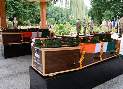 J&K L-G pays tribute to two soldiers killed in Kulgam operation | J&K L-G pays tribute to two soldiers killed in Kulgam operation J&K L-G pays tribute to two soldiers killed in Kulgam operation | J&K L-G pays tribute to two soldiers killed in Kulgam operation