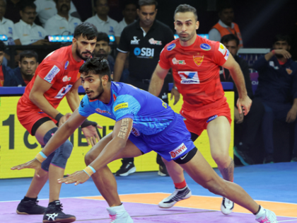 PKL 12: Ashu Malik's 16 points helps Dabang Delhi remain undefeated | PKL 12: Ashu Malik's 16 points helps Dabang Delhi remain undefeated