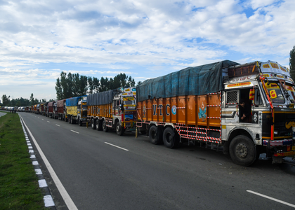 Jammu-Srinagar highway opens for traffic after weeklong landslide blockade | Jammu-Srinagar highway opens for traffic after weeklong landslide blockade Jammu-Srinagar highway opens for traffic after weeklong landslide blockade | Jammu-Srinagar highway opens for traffic after weeklong landslide blockade