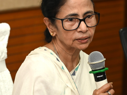 CM Mamata Banerjee extends wishes on Hindi Diwas, says respectful towards all languages | CM Mamata Banerjee extends wishes on Hindi Diwas, says respectful towards all languages