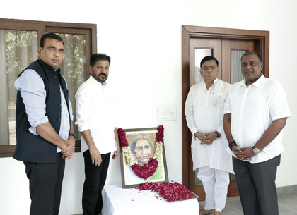 Tributes paid to Telangana's revolutionary fighter Chakali Ailamma | Tributes paid to Telangana's revolutionary fighter Chakali Ailamma Tributes paid to Telangana's revolutionary fighter Chakali Ailamma | Tributes paid to Telangana's revolutionary fighter Chakali Ailamma