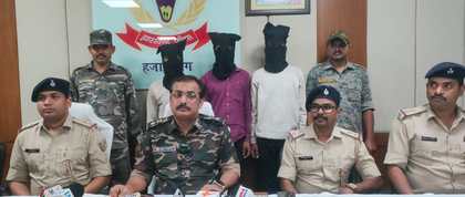 Petrol pump robbery foiled in Hazaribagh, three gang members held; arms and looted cash recovered | Petrol pump robbery foiled in Hazaribagh, three gang members held; arms and looted cash recovered