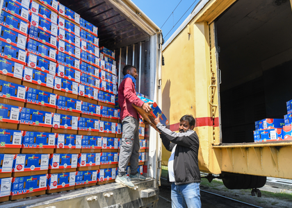 J&K NH disruption: Fruit-laden trucks move via Mughal Road, Railways transport 2000 tonnes of apple | J&K NH disruption: Fruit-laden trucks move via Mughal Road, Railways transport 2000 tonnes of apple J&K NH disruption: Fruit-laden trucks move via Mughal Road, Railways transport 2000 tonnes of apple | J&K NH disruption: Fruit-laden trucks move via Mughal Road, Railways transport 2000 tonnes of apple