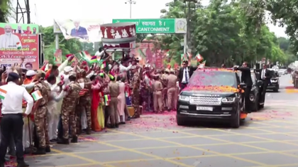 Varanasi gives rousing welcome to PM Modi | Varanasi gives rousing welcome to PM Modi Varanasi gives rousing welcome to PM Modi | Varanasi gives rousing welcome to PM Modi