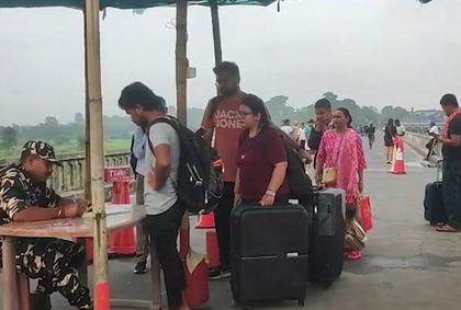 Nepal crisis: 2,000 Indians return via Panitanki border in last three days | Nepal crisis: 2,000 Indians return via Panitanki border in last three days