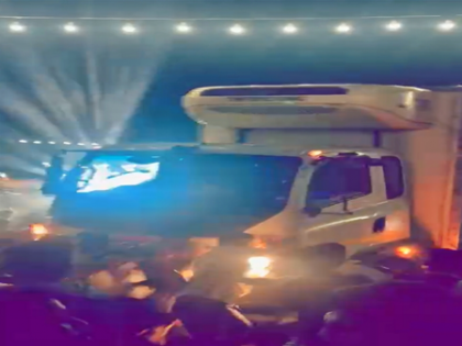 8 killed as truck ploughs into Ganesh Visarjan procession in K'taka | 8 killed as truck ploughs into Ganesh Visarjan procession in K'taka
