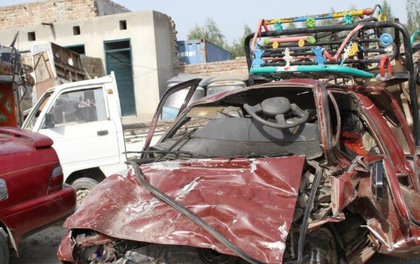 Traffic mishap kills three in Afghanistan | Traffic mishap kills three in Afghanistan