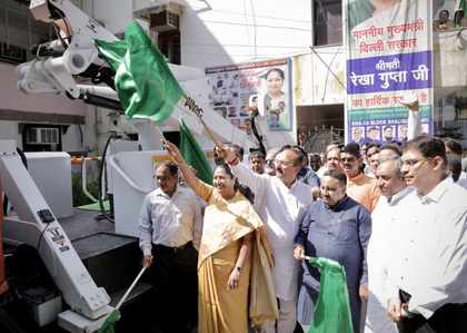 CM Rekha Gupta launches country's first hi-tech power cable repair van in Delhi | CM Rekha Gupta launches country's first hi-tech power cable repair van in Delhi