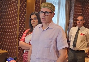 Omar Abdullah pitches J&K as safe tourist hub, stresses need for statehood restoration | Omar Abdullah pitches J&K as safe tourist hub, stresses need for statehood restoration Omar Abdullah pitches J&K as safe tourist hub, stresses need for statehood restoration | Omar Abdullah pitches J&K as safe tourist hub, stresses need for statehood restoration