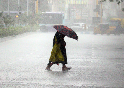 Heavy rain alert in several parts of MP as Monsoon trough re-activates | Heavy rain alert in several parts of MP as Monsoon trough re-activates Heavy rain alert in several parts of MP as Monsoon trough re-activates | Heavy rain alert in several parts of MP as Monsoon trough re-activates