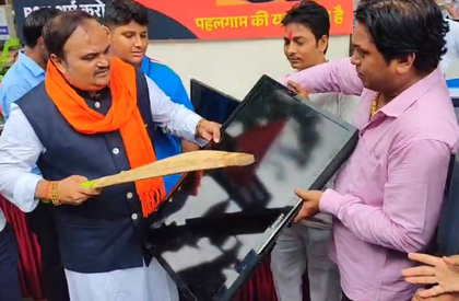 'Insult to Sindoor of our sisters': Shiv Sena(UBT) smashes TVs in protest against India-Pak match | 'Insult to Sindoor of our sisters': Shiv Sena(UBT) smashes TVs in protest against India-Pak match 'Insult to Sindoor of our sisters': Shiv Sena(UBT) smashes TVs in protest against India-Pak match | 'Insult to Sindoor of our sisters': Shiv Sena(UBT) smashes TVs in protest against India-Pak match