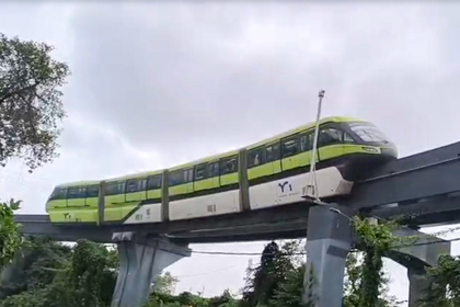17 evacuated safely after Mumbai monorail service halted due to technical fault | 17 evacuated safely after Mumbai monorail service halted due to technical fault 17 evacuated safely after Mumbai monorail service halted due to technical fault | 17 evacuated safely after Mumbai monorail service halted due to technical fault