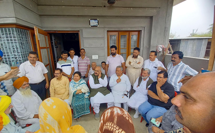 Amid tension, bonhomie flows across flood-hit India-Pakistan border | Amid tension, bonhomie flows across flood-hit India-Pakistan border