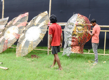 Kolkata Durga puja committee to highlight 'harassment' of Bengali migrant workers | Kolkata Durga puja committee to highlight 'harassment' of Bengali migrant workers Kolkata Durga puja committee to highlight 'harassment' of Bengali migrant workers | Kolkata Durga puja committee to highlight 'harassment' of Bengali migrant workers