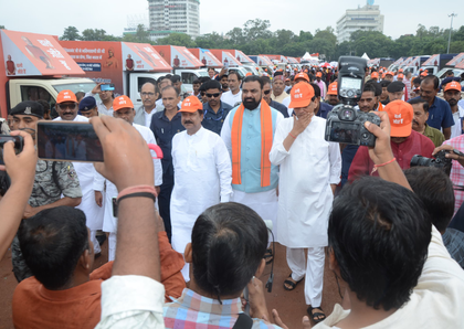 BJP leaders flag off 'Chalo Jeete Hain' raths from Patna | BJP leaders flag off 'Chalo Jeete Hain' raths from Patna