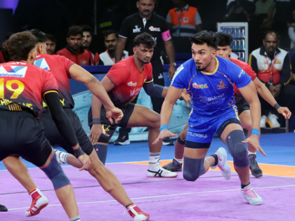 PKL 12: Devank, Ashish help Bengal Warriorz come back, beat UP Yoddhas 41-37 | PKL 12: Devank, Ashish help Bengal Warriorz come back, beat UP Yoddhas 41-37