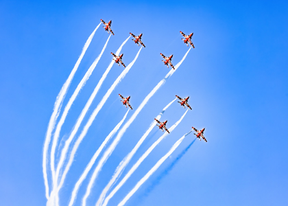 Suryakiran team to perform air show ahead of last salute to MiG-21 in Chandigarh | Suryakiran team to perform air show ahead of last salute to MiG-21 in Chandigarh