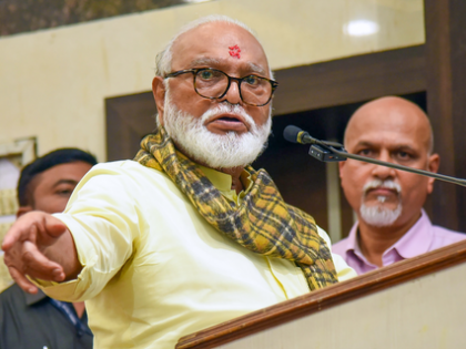 Chhagan Bhujbal takes on former boss Sharad Pawar, NCP-SP retaliates | Chhagan Bhujbal takes on former boss Sharad Pawar, NCP-SP retaliates