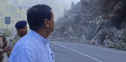 Uttarakhand MP Anil Baluni narrowly escapes landslide on Badrinath Highway | Uttarakhand MP Anil Baluni narrowly escapes landslide on Badrinath Highway