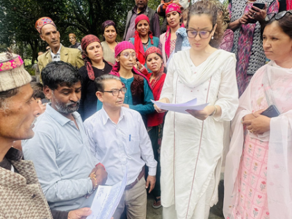 'My restaurant made only Rs 50': BJP MP Kangana Ranaut to Manali flood-hit victims amid 'Go Back' slogans | 'My restaurant made only Rs 50': BJP MP Kangana Ranaut to Manali flood-hit victims amid 'Go Back' slogans