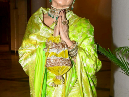 Rekha dances to ‘Kaisi Paheli Zindgani’ with Madhuri Dixit, Vidya Balan at Shabana Azmi’s b’day | Rekha dances to ‘Kaisi Paheli Zindgani’ with Madhuri Dixit, Vidya Balan at Shabana Azmi’s b’day
