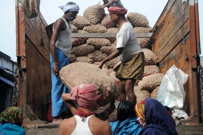 Food inflation for farm and rural labourers stays in negative zone during August | Food inflation for farm and rural labourers stays in negative zone during August