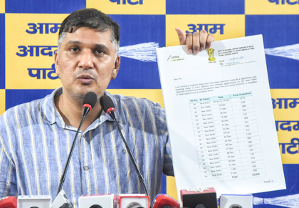 MCD polls: AAP cries foul, claims results manipulated in Ashok Vihar ward | MCD polls: AAP cries foul, claims results manipulated in Ashok Vihar ward MCD polls: AAP cries foul, claims results manipulated in Ashok Vihar ward | MCD polls: AAP cries foul, claims results manipulated in Ashok Vihar ward