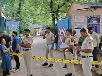 Multiple Delhi schools receive bomb threat, students evacuated | Multiple Delhi schools receive bomb threat, students evacuated Multiple Delhi schools receive bomb threat, students evacuated | Multiple Delhi schools receive bomb threat, students evacuated